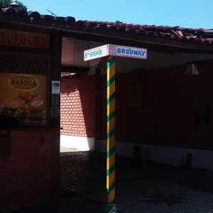 Broadway com 5ª Avenida - Arraial d Ajuda