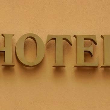 Qual o melhor site para compra de hotel na internet? Vale a pena consultar uma agencia de viagens?